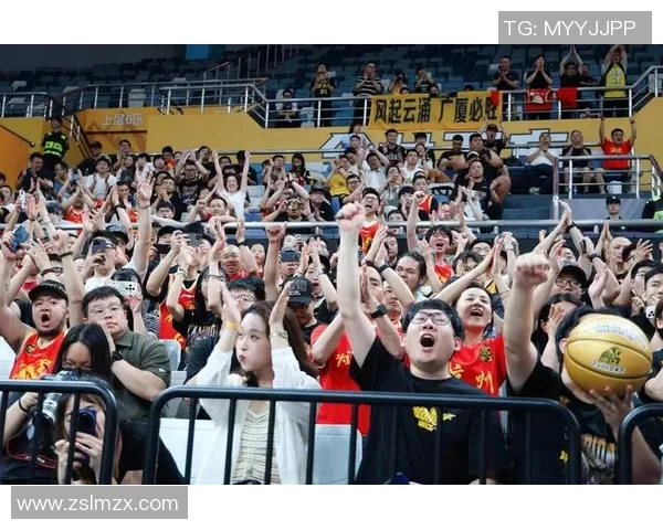 勇士与湖人激战四月十三日NBA季后赛精彩对决引发球迷热议 勇士与湖人激战四月十三日NBA季后赛精彩对决引发球迷热议