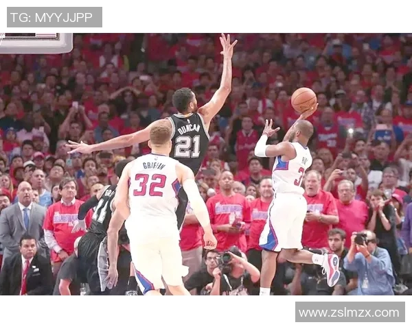 快船与爵士激战第五场争夺季后赛关键胜利的精彩瞬间回顾